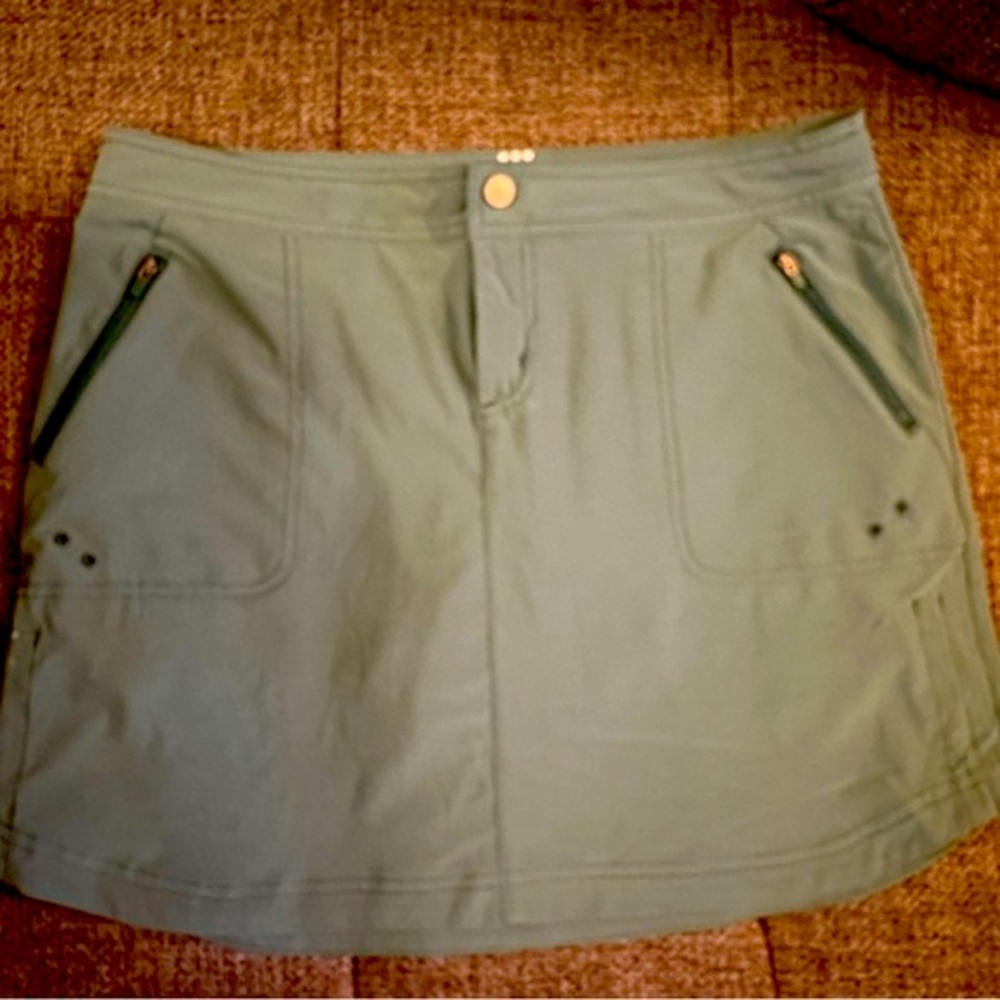 Title Nine Rogue Skort, size 4, Pretty aqua color not reflected in photos.